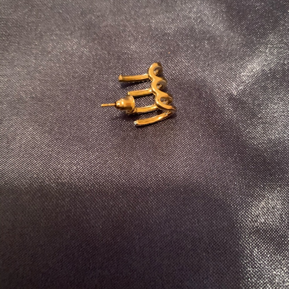 Beautiful earring - Picture 3 of 5
